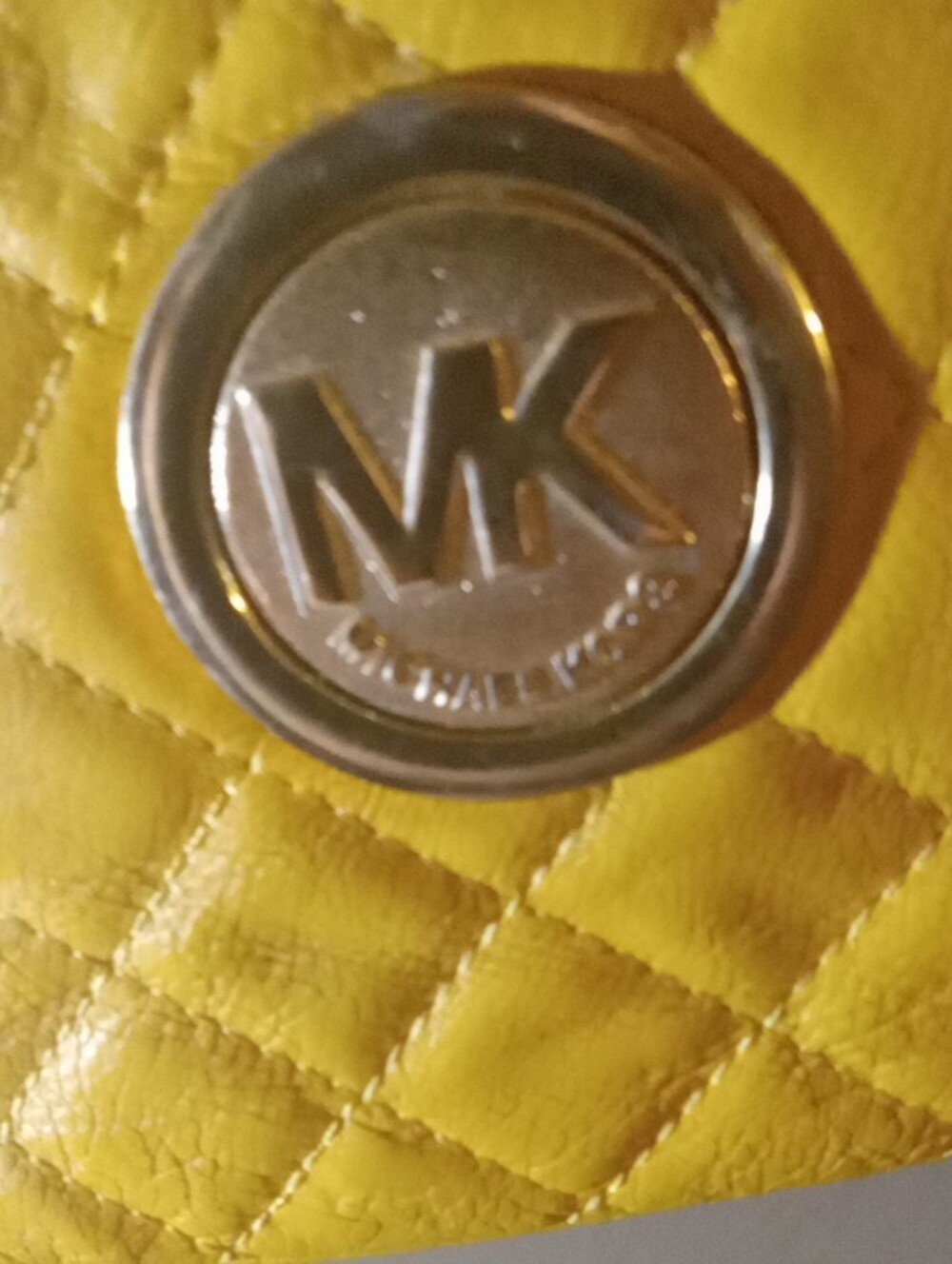 Michael Kors Quilted Tan Crossbody with Gold Chain and Round Logo - Picture 2 of 8